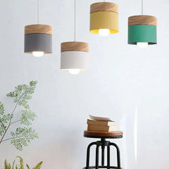 Lampadario cilindrico con base in legno dal design nordico per la sala da pranzo