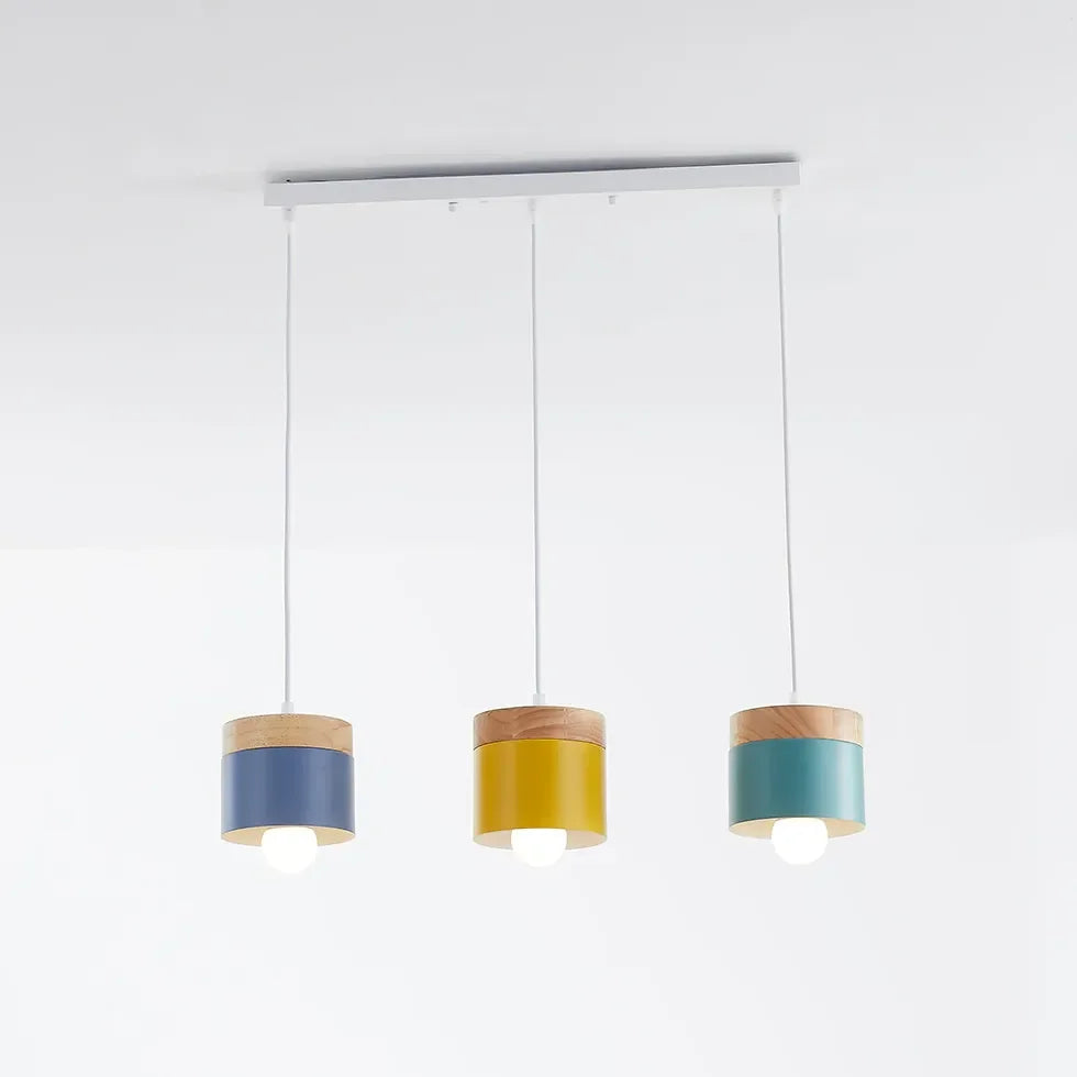 Lampadario cilindrico con base in legno dal design nordico per la sala da pranzo