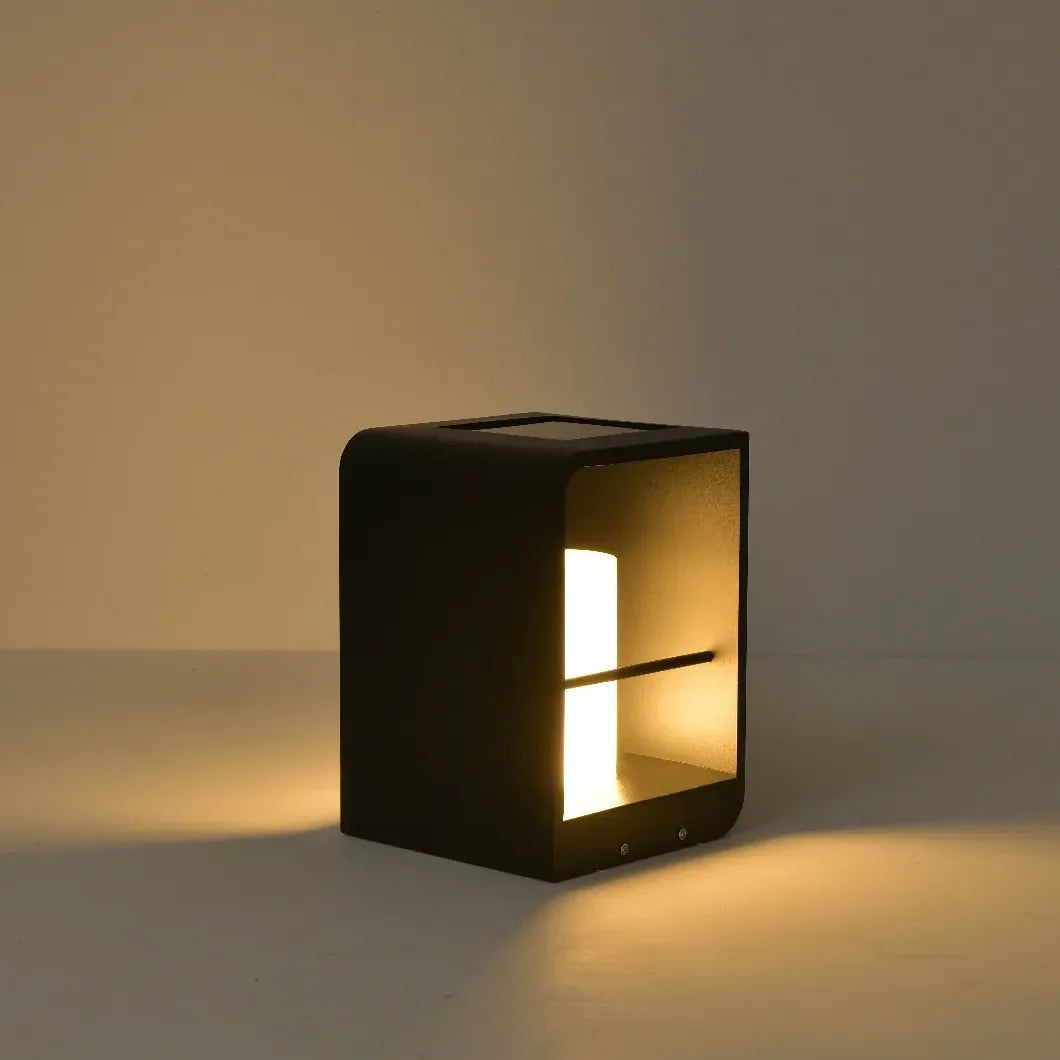Lampada solare da terrazzo rettangolare moderna in metallo nero con LED