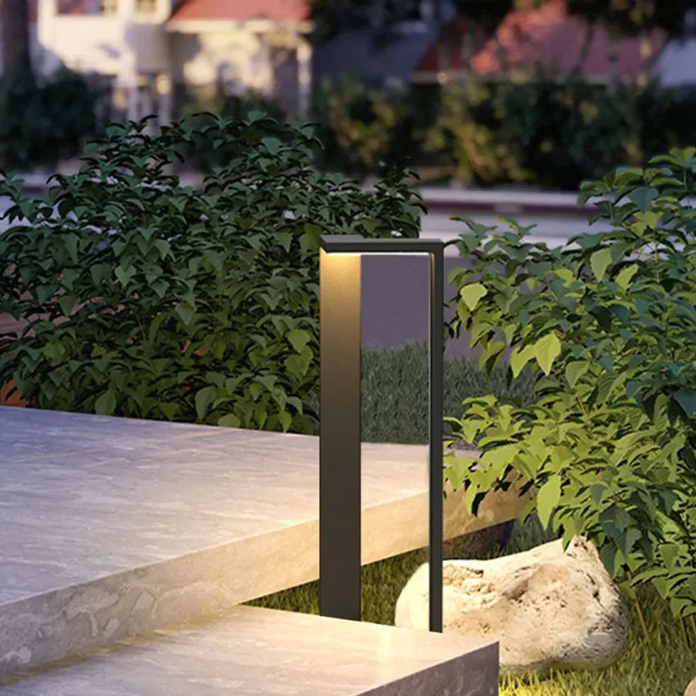 Lampione da giardino LED minimalista con cornice sottile nera