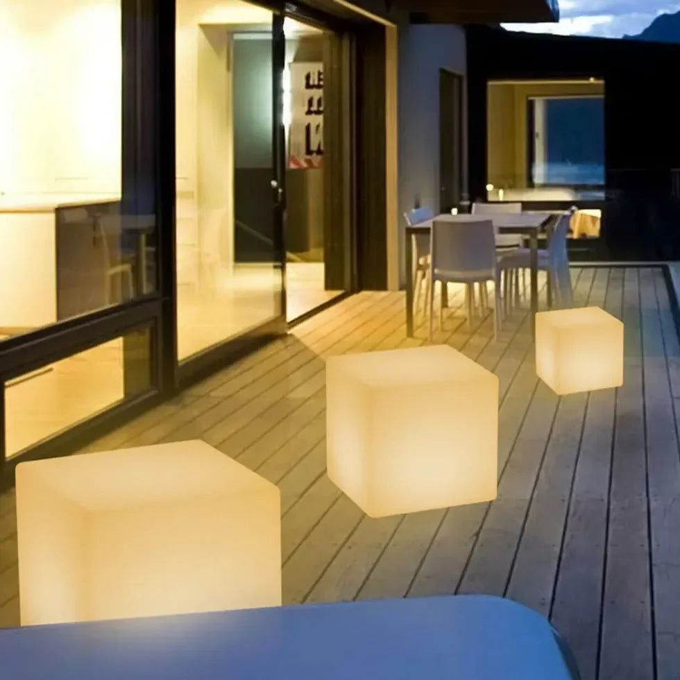Lampada cubo da terra LED ricaricabile design moderno per balcone