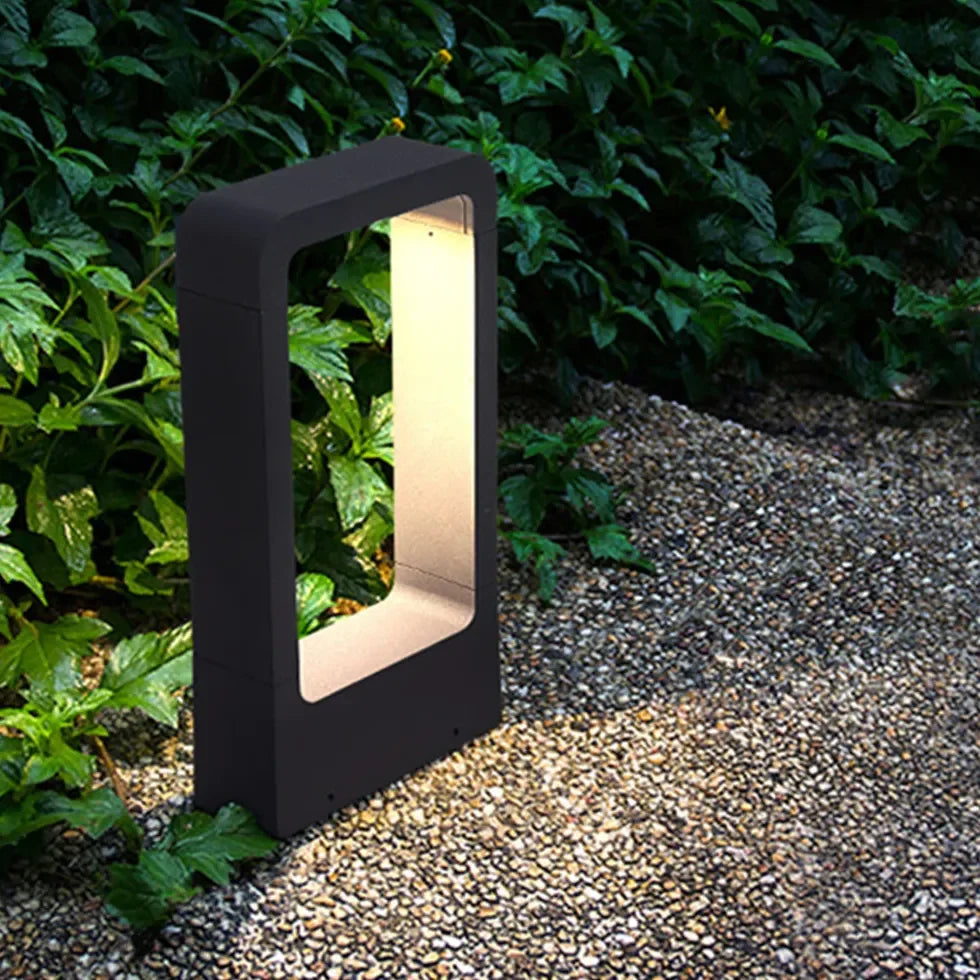 Lampione da giardino moderno LED a forma rettangolare in metallo nero con luce calda