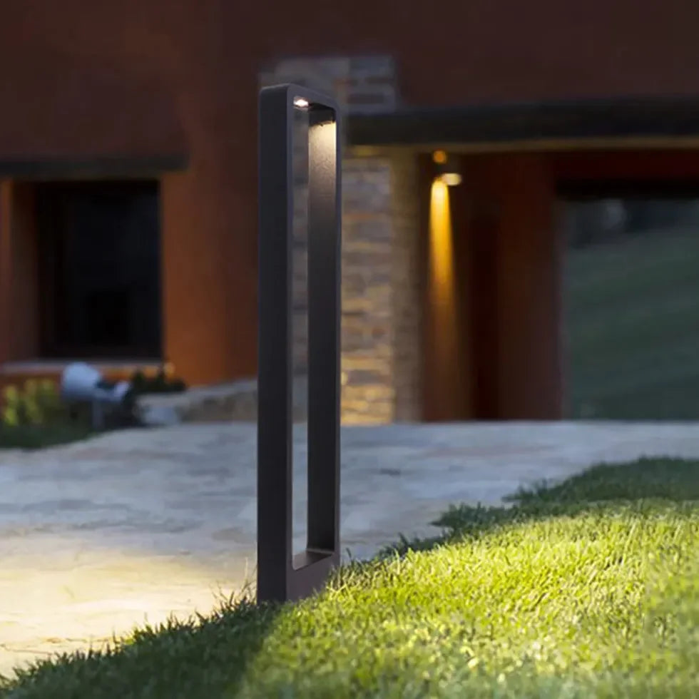 Lampione da giardino moderno LED a forma rettangolare in metallo nero con luce calda