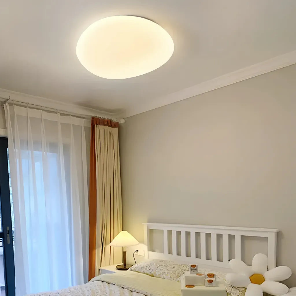 Plafoniera LED bianca dimmerabile con forma organica moderna per camera da letto