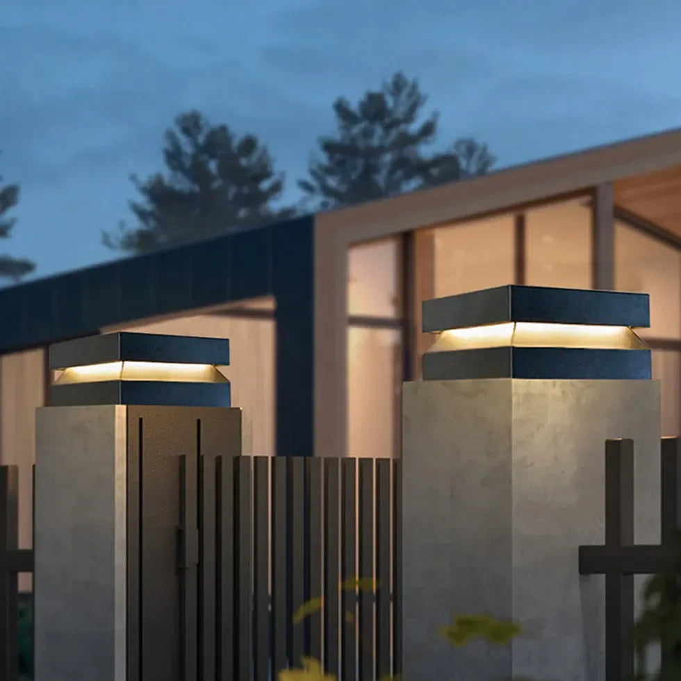 Lampada solare LED per pilastri esterni in metallo nero quadrata stile moderno per giardino