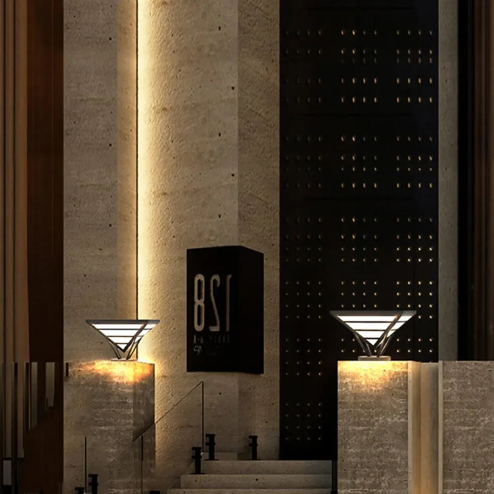 Lampada per pilastri cancello solare LED in metallo nero a cono stile moderno