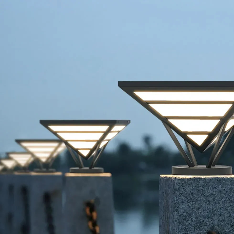 Lampada per pilastri cancello solare LED in metallo nero a cono stile moderno