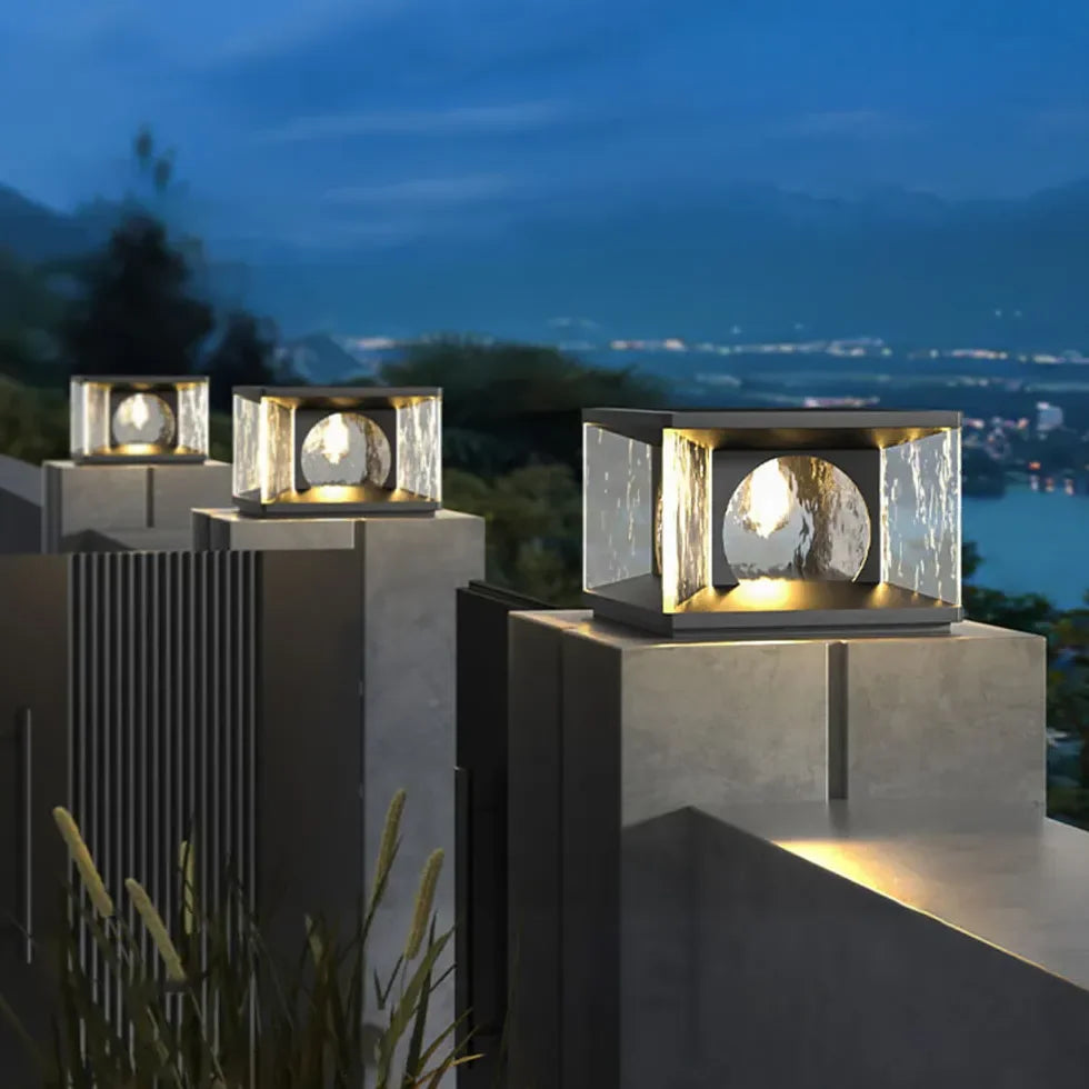 Lampada da pilastro per esterno cubo nero LED solare in vetro design moderno
