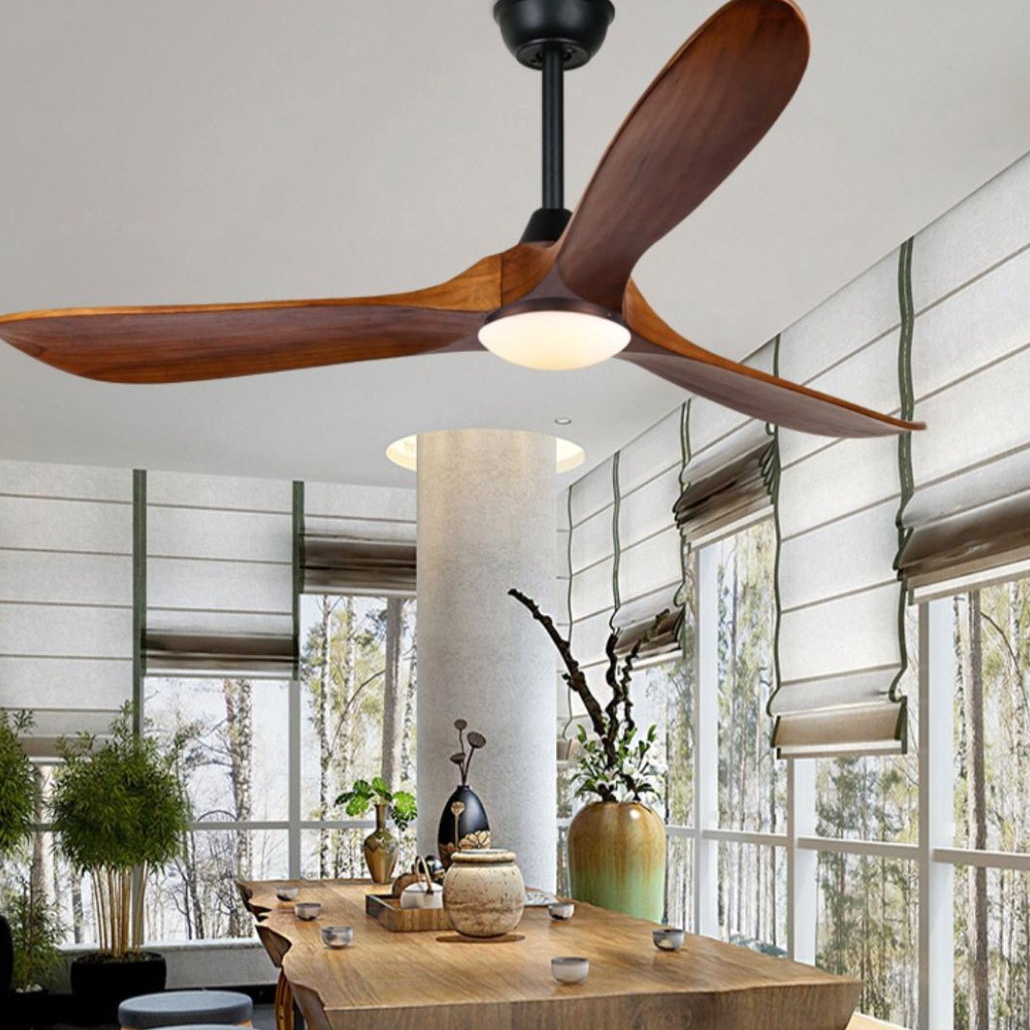 Ventilatore da soffitto con luce LED e pale effetto legno per ambienti moderni