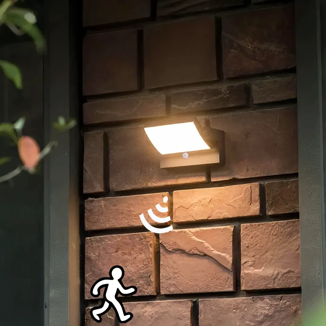 Applique da esterno con sensore di movimento LED orientabile nera moderna